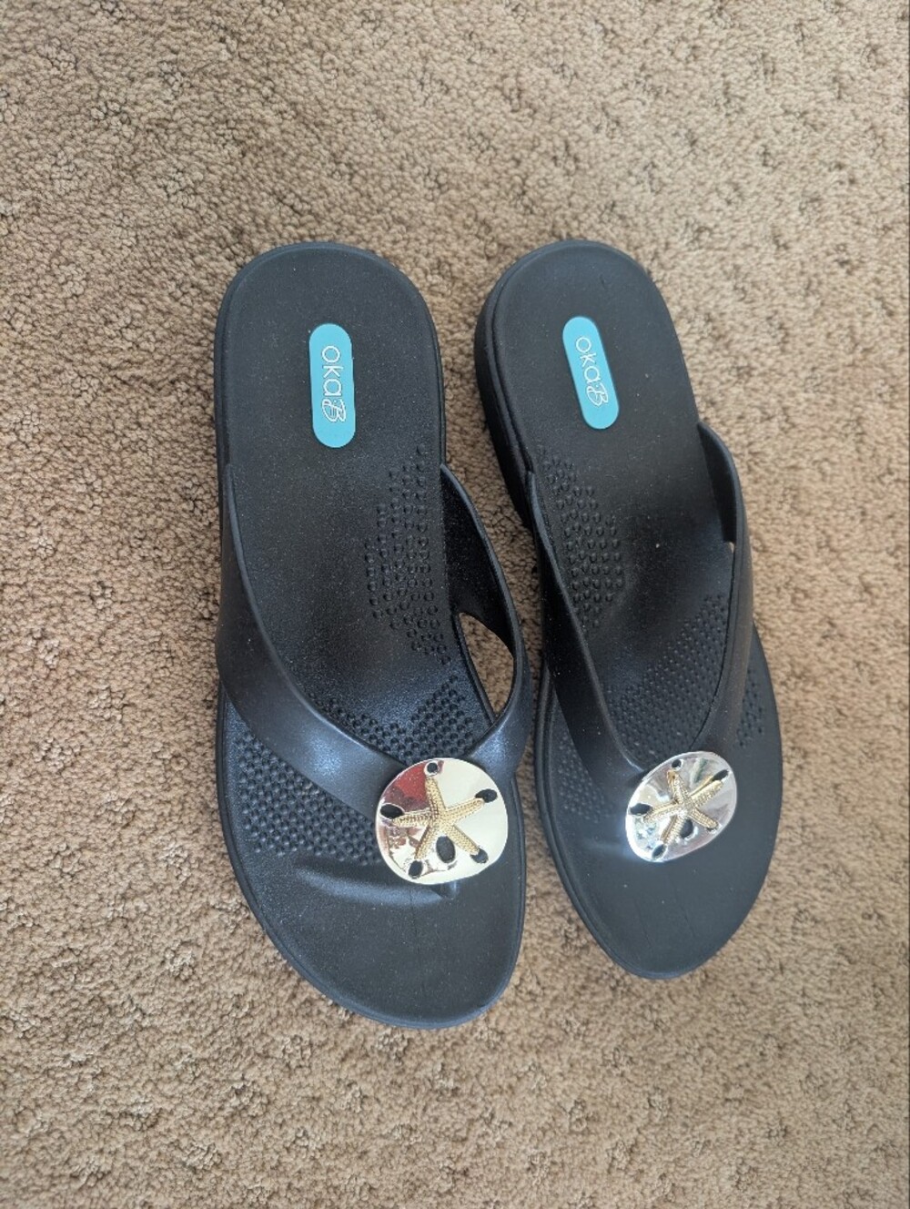 OkaB Rubber Thong Sandals Flip Flops M/L, Fits Like Size 8 Sand Dollar Detail